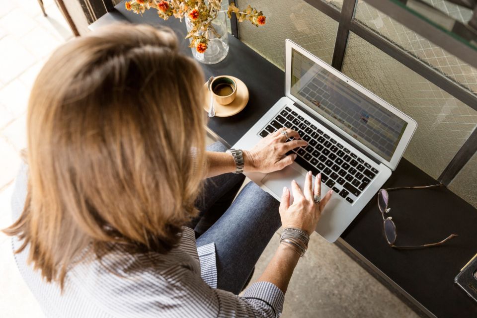 Person using a laptop to search an online lawyer register